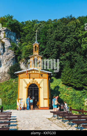 Ojcow, Polen, 05. August 2016: Kapelle auf dem Wasser in Ojcow Nationalpark in der Nähe von Krakow. Kapelle wurde 1901 erbaut Stockfoto