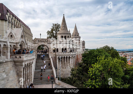 Budapest, Ungarn - 12. August 2017: Fischerbastei in Budapest. Es ist eine Terrasse im neo-gotischen und neo-romanischen Stil auf der Budaer Ufer Stockfoto