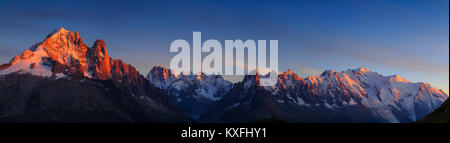 Panorama der Alpen in der Nähe von Chamonix, mit Aiguille Verte, Les Drus, Auguille du Midi und den Mont Blanc, bei Sonnenuntergang. Stockfoto