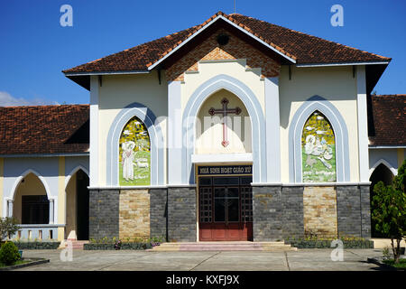 KON TUM, VIETNAM - ca. Januar 2017 Nha Sinh Hoat Giao Xu Kirche Stockfoto