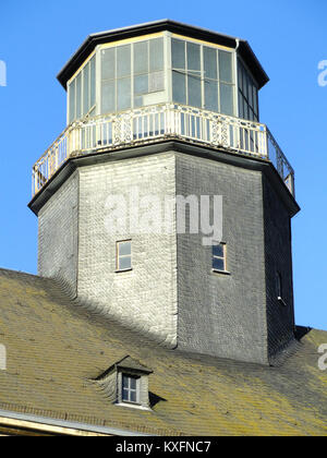 Das historische Polizeipräsidium in Frankfurt am Main zeigt die Fassade des Gebäudes und architektonische Details, die für das deutsche Design des frühen 20. Jahrhunderts repräsentativ sind. Stockfoto