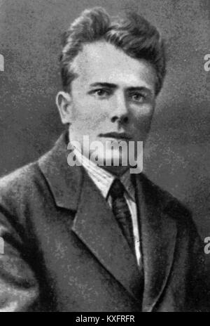 Dieser Titel, geschrieben in einer nicht-lateinischen Schrift, scheint auf ein Werk von historischer oder kultureller Bedeutung zu verweisen, das zur vollständigen Identifizierung übersetzt werden muss. Stockfoto