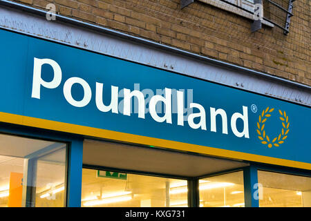 Dorchester, Dorset, Großbritannien. 9. Januar 2018. Poundland shopfront Zeichen in Dorchester, Dorset. Foto: Graham Jagd-/Alamy Leben Nachrichten. Stockfoto