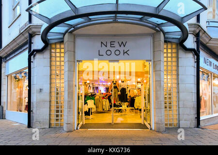 Dorchester, Dorset, Großbritannien. 9. Januar 2018. Neuer Look shopfront Zeichen in Dorchester, Dorset. Foto: Graham Jagd-/Alamy Leben Nachrichten. Stockfoto