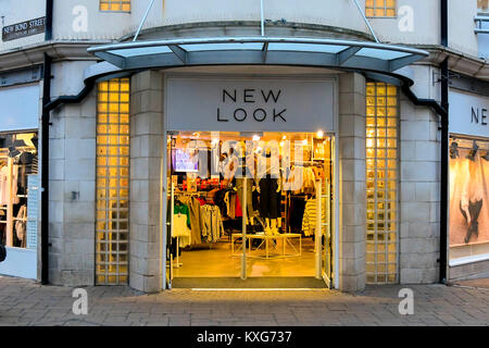 Dorchester, Dorset, Großbritannien. 9. Januar 2018. Neuer Look shopfront Zeichen in Dorchester, Dorset. Foto: Graham Jagd-/Alamy Leben Nachrichten. Stockfoto