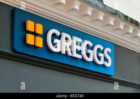 Dorchester, Dorset, Großbritannien. 9. Januar 2018. Greggs shopfront Zeichen in Dorchester, Dorset. Foto: Graham Jagd-/Alamy Leben Nachrichten. Stockfoto