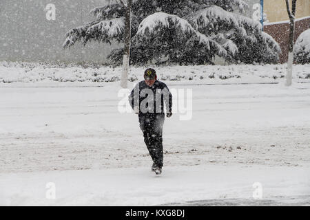 Weihai, Weihai, China. 9 Jan, 2018. Weihai, CHINA - 9. Januar 2018: (redaktionelle Verwendung. CHINA). Schwere Schnee hits Weihai, Osten Chinas Provinz Shandong, Januar 9th, 2018. Credit: SIPA Asien/ZUMA Draht/Alamy leben Nachrichten Stockfoto