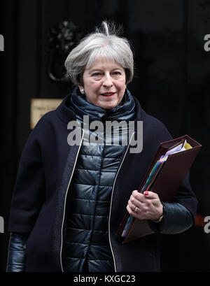 London, Großbritannien. 10 Jan, 2018. Premierminister Theresa vielleicht gesehen, 10 Downing Street, London. Credit: RM Presse/Alamy leben Nachrichten Stockfoto