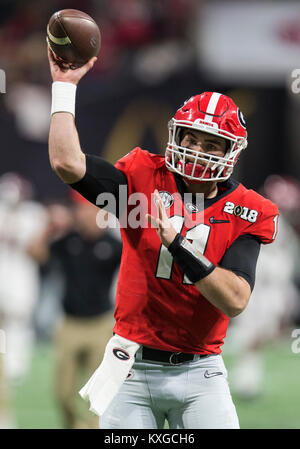 Überstunden. 08 Jan, 2018. Georgia Quarterback Jake Fromm (11) während der pregame von College Football Endspiel nationale Meisterschaft Spiel Action zwischen dem Alabama Crimson Tide und die Georgia Bulldogs bei Mercedes-Benz-Stadion in Atlanta, Georgia. Alabama besiegte Georgia 26-23 in den überstunden. Johann Mersits/CSM/Alamy leben Nachrichten Stockfoto