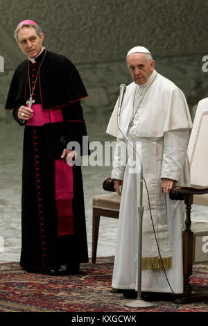 Vatikanstadt. 10. Januar, 2018. Papst Franziskus führt seine traditionelle wöchentliche Generalaudienz in der Aula Paul VI. Credit: Giuseppe Ciccia/Alamy leben Nachrichten Stockfoto