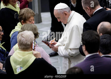 Vatikanstadt. 10. Januar, 2018. Papst Franziskus führt seine traditionelle wöchentliche Generalaudienz in der Aula Paul VI. Credit: Giuseppe Ciccia/Alamy leben Nachrichten Stockfoto