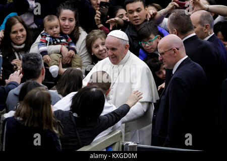 Vatikanstadt. 10. Januar, 2018. Papst Franziskus führt seine traditionelle wöchentliche Generalaudienz in der Aula Paul VI. Credit: Giuseppe Ciccia/Alamy leben Nachrichten Stockfoto