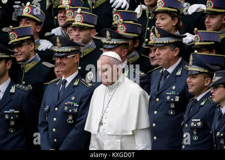 Vatikanstadt. 10. Januar, 2018. Papst Franziskus führt seine traditionelle wöchentliche Generalaudienz in der Aula Paul VI. Credit: Giuseppe Ciccia/Alamy leben Nachrichten Stockfoto