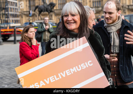 London, 10. Januar 2018, führende Musik zahlen Kampagne außerhalb der Palast von Westminster John Spellar bill Musik Schauplätze zu schützen, zu unterstützen. Sandie Shaw Credit: Ian Davidson/Alamy leben Nachrichten Stockfoto