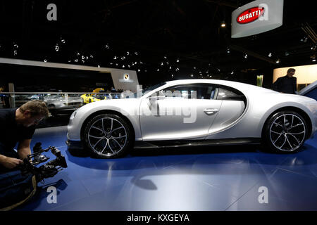 Brüssel. 10 Jan, 2018. Foto auf Jan. 10, 2018 zeigt die Bugatti Chiron in den Medien Tag der 96th European Motor Show in Brüssel, Belgien. Credit: Ihr Pingfan/Xinhua/Alamy leben Nachrichten Stockfoto