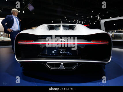 Brüssel. 10 Jan, 2018. Foto auf Jan. 10, 2018 zeigt die Bugatti Chiron in den Medien Tag der 96th European Motor Show in Brüssel, Belgien. Credit: Ihr Pingfan/Xinhua/Alamy leben Nachrichten Stockfoto