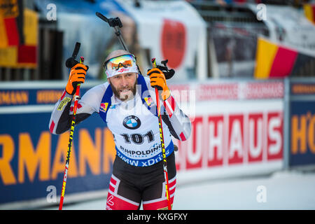 Ruhpolding, Deutschland. 10 Jan, 2018. Daniel Mesotitsch (101, Österreich) überquerte die Ziellinie bei den Herren 20 km einzelnen Konkurrenz an der BMW IBU Weltcup Biathlon in Ruhpolding. (Foto: Gonzales Foto/Alamy leben Nachrichten Stockfoto