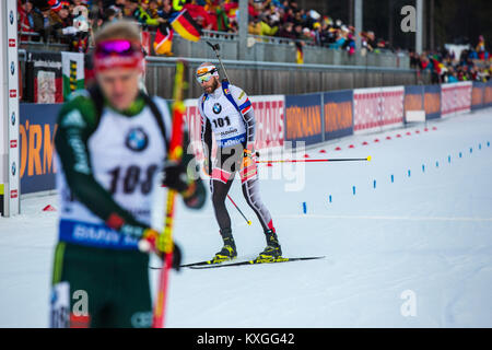 Ruhpolding, Deutschland. 10 Jan, 2018. Daniel Mesotitsch (101, Österreich) überquerte die Ziellinie bei den Herren 20 km einzelnen Konkurrenz an der BMW IBU Weltcup Biathlon in Ruhpolding. (Foto: Gonzales Foto/Alamy leben Nachrichten Stockfoto