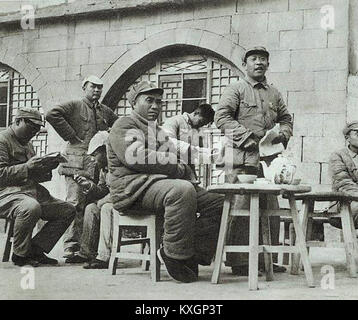 Ein Foto von Zhu de, einem prominenten chinesischen Militärführer, aus dem Jahr 1940 in Yan’an. Das Bild spiegelt seine Rolle in der Kommunistischen Partei und seiner Führung während der chinesischen Revolutionsperiode wider. Stockfoto