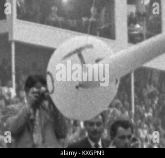 Ein Foto vom August 1964 zeigt Delegierte und Beobachter auf der Democratic National Convention in Boardwalk Hall, Atlantic City, wo Lyndon B. Johnson als Präsident und Hubert Humphrey als Vizepräsident nominiert wurde. Stockfoto