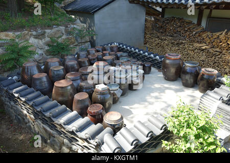 Eine Fotografie vom 14. Mai 2016, die eine nicht identifizierte Szene oder ein Ereignis darstellt. Das Bild trägt zu einer umfassenderen visuellen Aufzeichnung der Fotografie Mitte der 2010er Jahre bei. Stockfoto