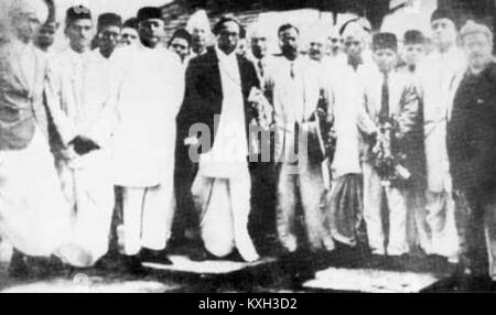 Ein Foto nach dem Poona-Pakt, das Dr. Babasaheb Ambedkar mit anderen prominenten Persönlichkeiten wie R. B. Srinivasan und G. A. Gawai zeigt, die eine Rolle bei der Gestaltung der sozialen und politischen Landschaft Indiens spielten. Stockfoto