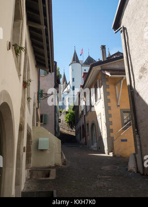 Nyon Straße mit dem Schloss an der Spitze Stockfoto