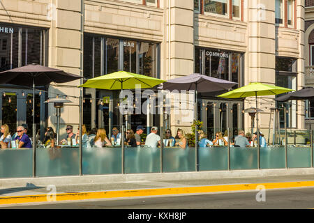 Outdoor Cafe in Victoria, der auch als Garden City auf Vancouver Island in British Columbia, Kanada bekannt Stockfoto