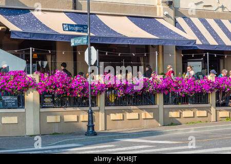 Outdoor Cafe in Victoria, der auch als Garden City auf Vancouver Island in British Columbia, Kanada bekannt Stockfoto