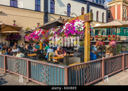 Outdoor Cafe in Victoria, der auch als Garden City auf Vancouver Island in British Columbia, Kanada bekannt Stockfoto