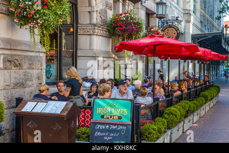 Outdoor Cafe in Victoria, der auch als Garden City auf Vancouver Island in British Columbia, Kanada bekannt Stockfoto