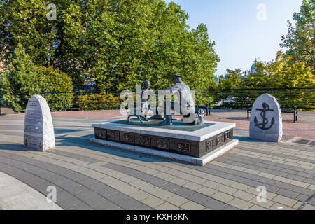 Die Heimkehr" von Nathan Scott eine Figur aus Bronze Skulptur zum Gedenken an den 100. Jahrestag der Kanadischen Marine in Victoria, Vancouver Island CN Stockfoto