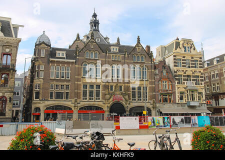 Amsterdam, Niederlande - Oktober 03, 2015: Alte Gebäude im historischen Stadtzentrum Stockfoto