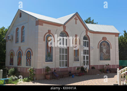 Gelendschik, die Region Krasnodar, Russland - Juli 20, 2015: Kinder der Sonntagsschule am Heiligen Verklärung Kirche in der Stadt Gelendschik Stockfoto