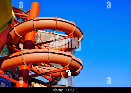 Externe Wasserrutschbahn am Sandastle Water Park, Blackpool, Großbritannien Stockfoto