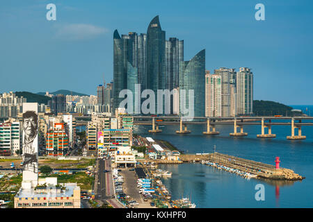 Blick auf Centum City Towers von erhöhten Aussichtspunkt in KwangAn Gwangalli Strand, Stadt, Yeongnam Busan, Südkorea. Stockfoto