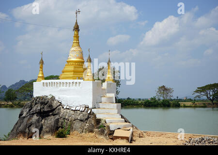 HPA EIN, MYANMAR - ca. April 2017 Kyaukkalat Pagode Stockfoto