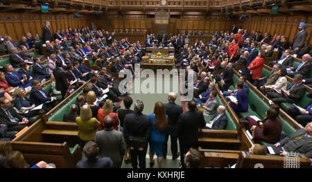 MPs in der Kammer während der Prime Minister's Fragen im Unterhaus, London. Stockfoto