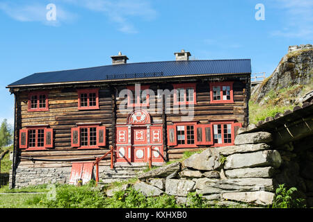 Oppdalstunet Eine Anfang des 19. Jahrhunderts traditionellen norwegischen Holz- Bauernhaus ca. 1817 in Sverresborg Trøndelag Folk Museum. Trondheim, Norwegen Stockfoto