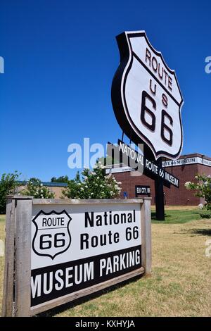 Elk City, Oklahoma - 20. Juli 2017: Die größte Strecke uns 66 Zeichen durch das Nationale Route 66 Museum in Elk City, Oklahoma. Dieses Museum Komplex umfasst t Stockfoto