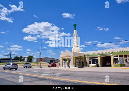 Shamrock, Texas - 20. Juli 2017: Art déco-U-Drop Inn Conoco Station (Turm) auf der Route 66. In der Animationsfilm "Cars" erschienen. Nationale Regis Stockfoto