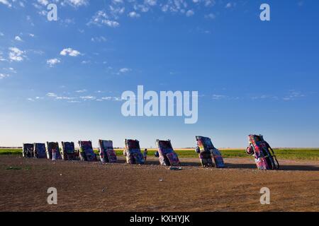 Amarillo, Texas - 21. Juli 2017: Cadillac Ranch in Amarillo. Cadillac Ranch ist eine Kunst im öffentlichen Raum Installation von alten Autowracks und eine beliebte Sehenswürdigkeit auf Stockfoto