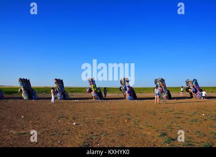 Amarillo, Texas - 21. Juli 2017: Cadillac Ranch in Amarillo. Cadillac Ranch ist eine Kunst im öffentlichen Raum Installation von alten Autowracks und eine beliebte Sehenswürdigkeit auf Stockfoto