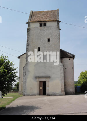 Aulnois sous Vertuzey (Meuse) Église Saint-Sébastien tour Romane Stockfoto