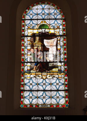 Aulnois sous Vertuzey (Meuse) Église Saint-Sébastien vitrail 01. Stockfoto