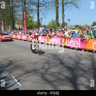 André Greipel gewann die erste Etappe des Giro d’Italia 2016 und war damit ein früherer Sieg im prestigeträchtigen Rennen. Diese Etappe mit flachem Kurs war ideal für Sprintern, und Greipel nutzte seine Sprintfähigkeiten. Stockfoto