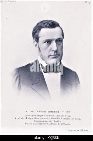 Dieses Bild zeigt eine Haube aus dem 18. Jahrhundert, die die Modetrends dieser Zeit und ihre Rolle in der europäischen Kleidung widerspiegelt und die kulturelle Bedeutung der Mode in den historischen europäischen Gesellschaften veranschaulicht. Stockfoto