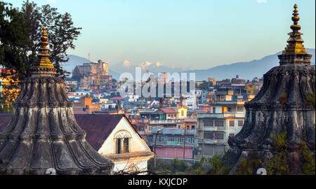 Bhasmeshvar Ghat an Pashupatinath Tempel und Bagmati Fluss in Kathmandu, Nepal. Stockfoto