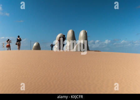 Die Hand Skulptur, Punta del Este, Uruguay Stockfoto