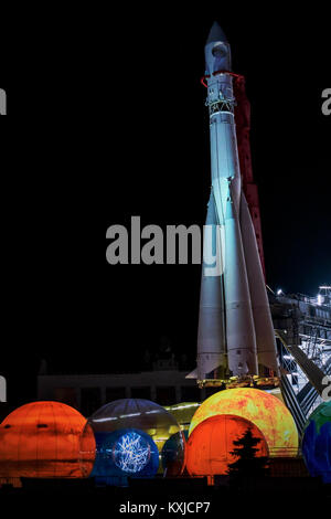 Dekoration in der Nähe des Pavillon Kosmos in VDNKh, Moskau Stockfoto